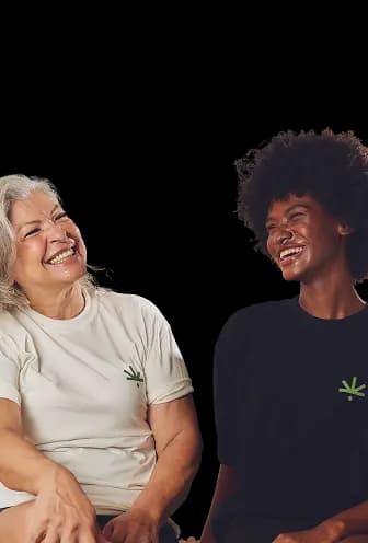 Imagem com duas mulheres sorrindo