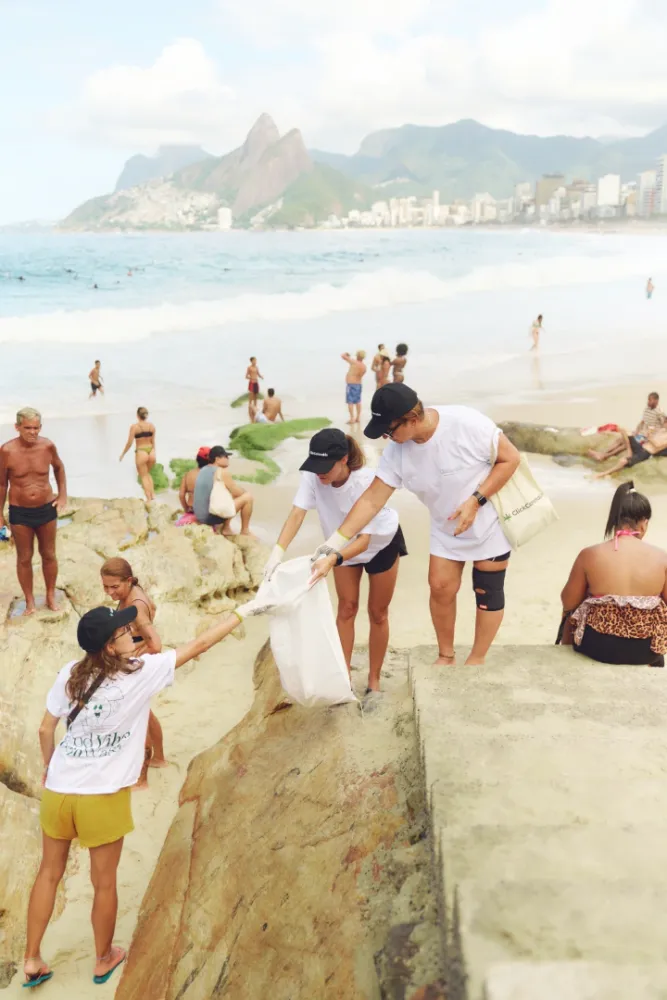 Album do Mutirão de limpeza na orla do Arpoador promovido pela Click Cannabis