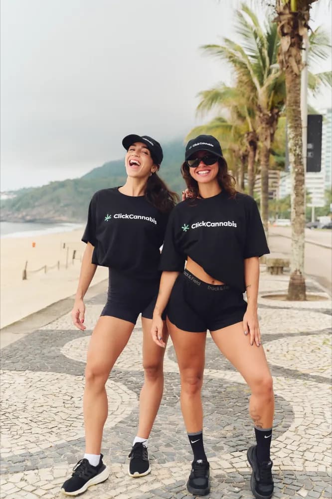 Album do Dupla feminina posando com sorrisos e estilo após a corrida
