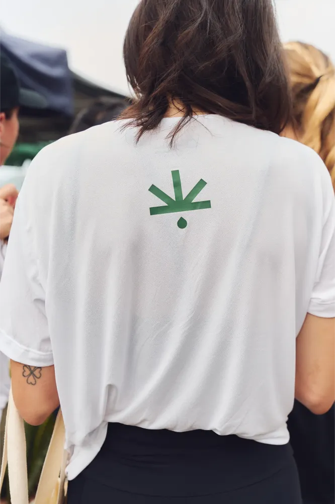 Album do Logo da Click Cannabis em destaque na camiseta dos corredores