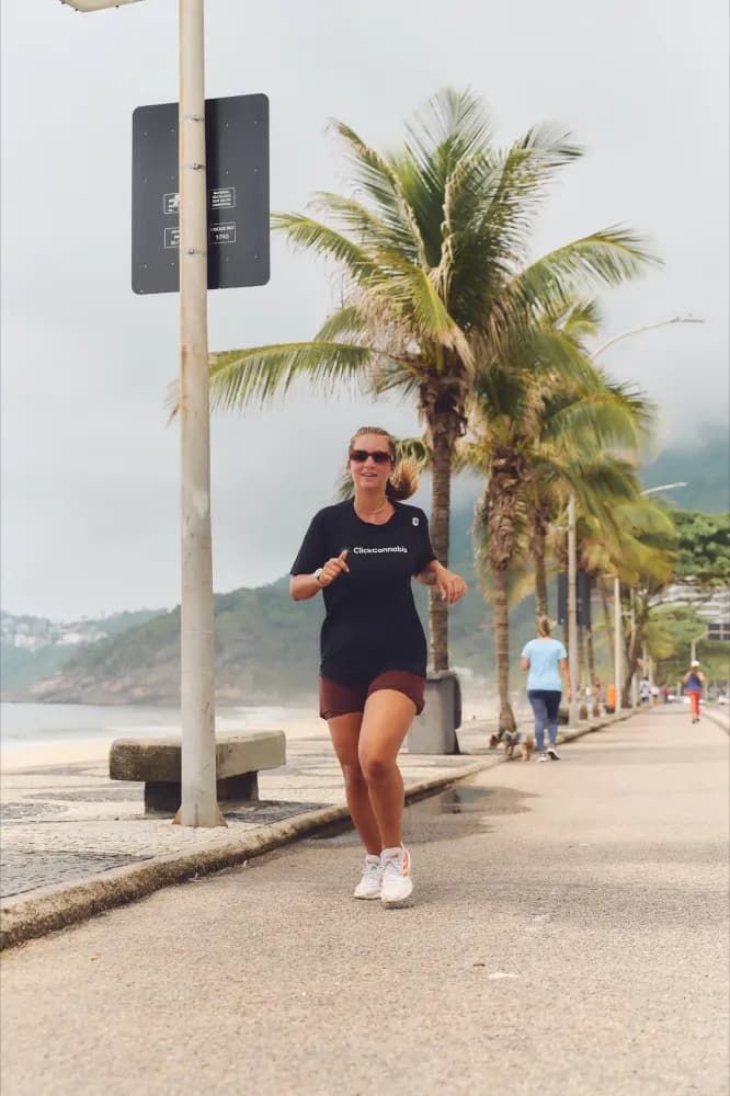 Album do Percurso da corrida Click Runner com paisagem litorânea ao fundo