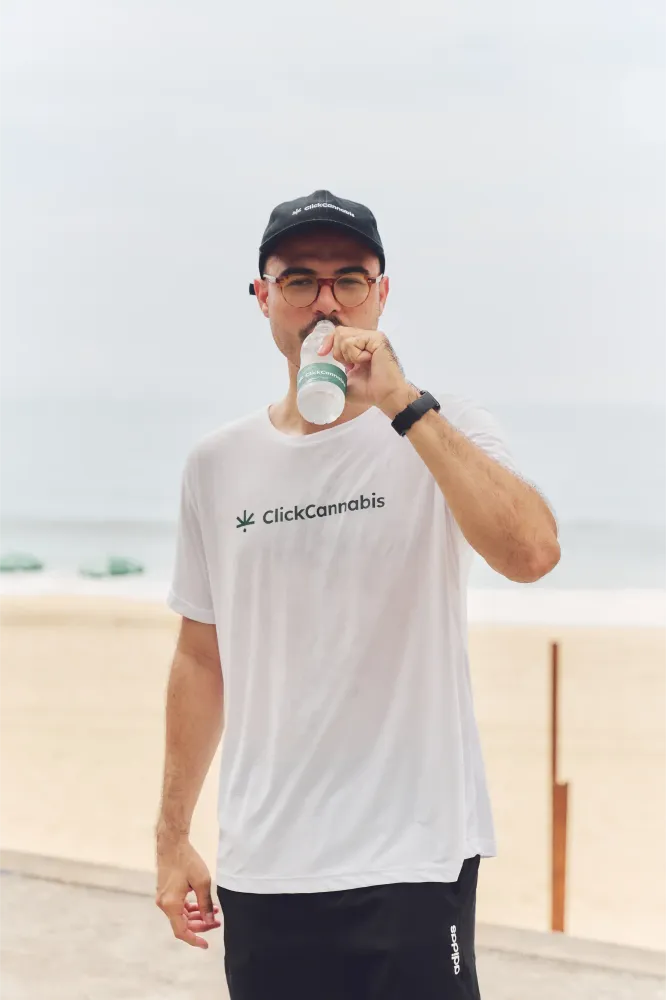 Album do Corredor Click Runner se refresca com água personalizada no pós-prova