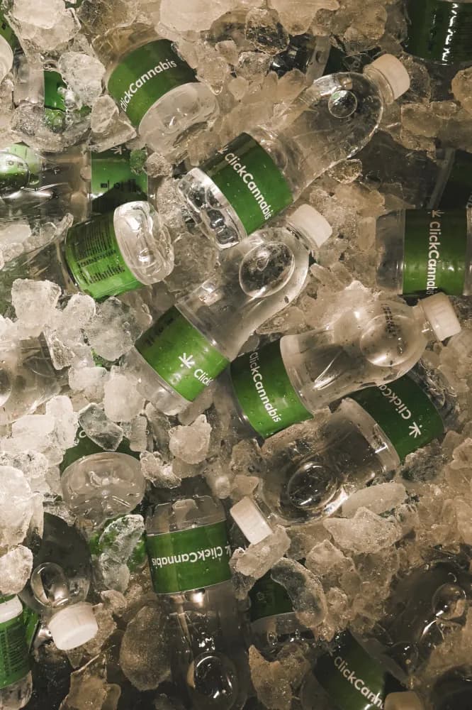 Album do Garrafas de água Click Cannabis geladas